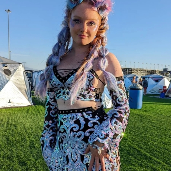 Meet your Posher, Kira - Picture 4 of 5